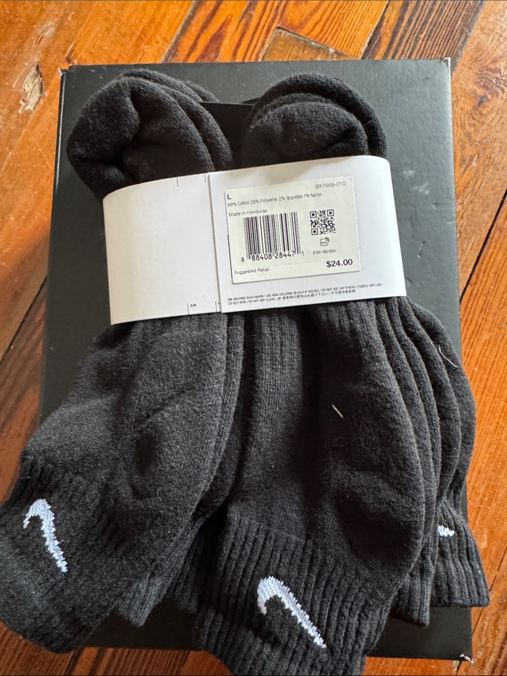 Nike Black Ankle Socks with White Swoosh - Everyday 6-Pack - Picture 2 of 2